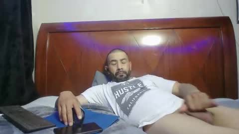 Snapshot of faded805 chatting on February 16, 3:24 am Mark online show from February 16, 3:24 am