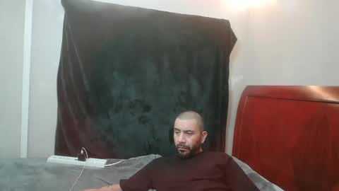 Snapshot of faded805 chatting on February 17, 2:24 pm Mark online show from February 17, 2:24 pm