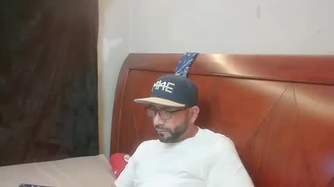 Snapshot of faded805 chatting on March 7, 9:06 am Mark online show from March 7, 9:06 am