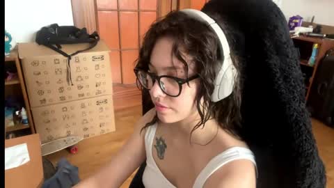 Snapshot of faintpeach chatting on June 3, 6:38 am Loly online show from June 3, 6:38 am
