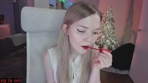 Snapshot of fairy_casey chatting on December 20, 1:03 am fairy_casey online show from December 20, 1:03 am