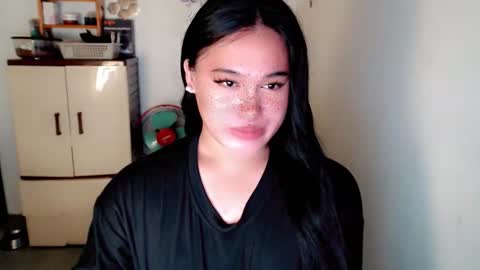 Snapshot of fairy_cuddle chatting on June 1, 2:24 am call me shanaia online show from June 1, 2:24 am