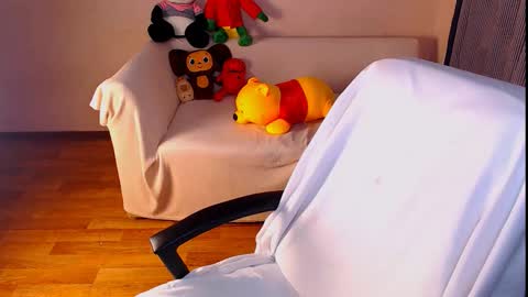 Elli  online show from January 6, 9:50 pm