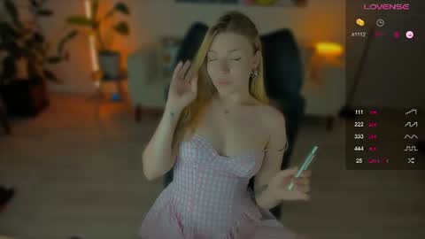 Snapshot of fairy_lele chatting on August 3, 1:48 am fairy_lele online show from August 3, 1:48 am