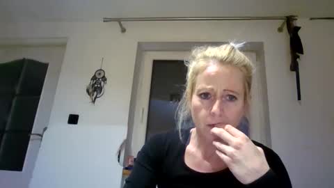 Snapshot of fairy_nightmare chatting on October 15, 4:40 pm Fairy NightMary online show from October 15, 4:40 pm