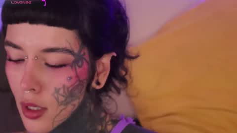 Snapshot of fairyflexxx chatting on February 4, 8:47 pm Fairy online show from February 4, 8:47 pm