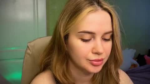 Snapshot of fairyilona chatting on March 28, 8:25 am Ilona online show from March 28, 8:25 am