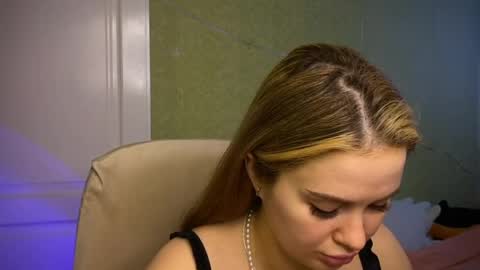 Snapshot of fairyilona chatting on April 4, 8:01 am Ilona online show from April 4, 8:01 am