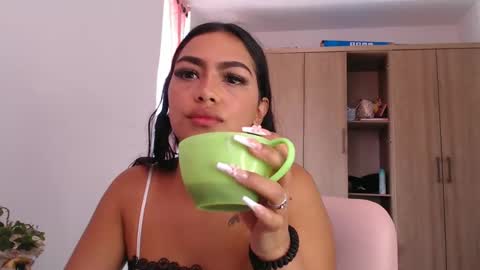 fairylatin online show from December 6, 4:38 pm