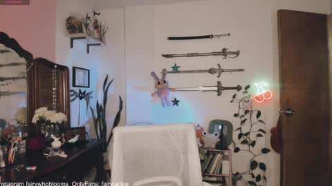 Snapshot of fairywhore chatting on January 7, 7:52 am  Jackie Cosplayer  online show from January 7, 7:52 am