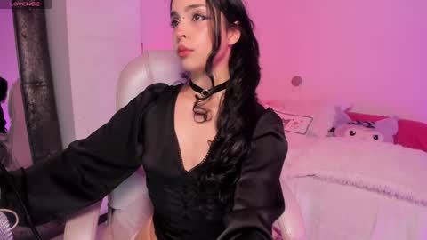 Sara  REMEMBER TO LEAVE A THUMB UP online show from December 27, 3:09 am