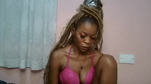 faizah_ online show from May 15, 11:23 pm