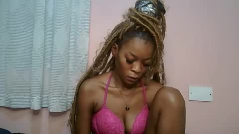 faizah_ online show from May 16, 12:29 am