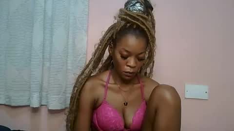 faizah_ online show from May 16, 1:02 am
