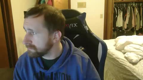 Snapshot of falcn2001 chatting on February 6, 1:10 am falcn2001 online show from February 6, 1:10 am