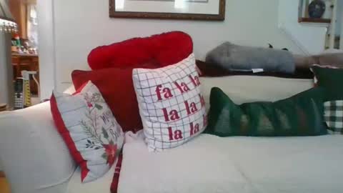 Snapshot of falconbator8 chatting on December 25, 12:26 pm falconbator8 online show from December 25, 12:26 pm