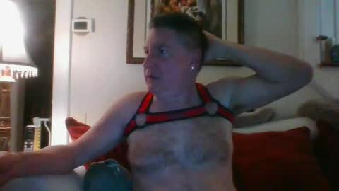 Snapshot of falconbator8 chatting on February 5, 2:40 am falconbator8 online show from February 5, 2:40 am