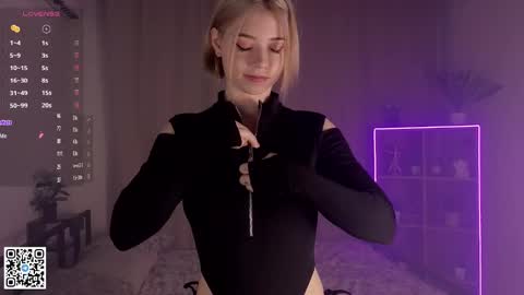 Snapshot of falinegelling chatting on February 1, 4:24 am Emilia online show from February 1, 4:24 am