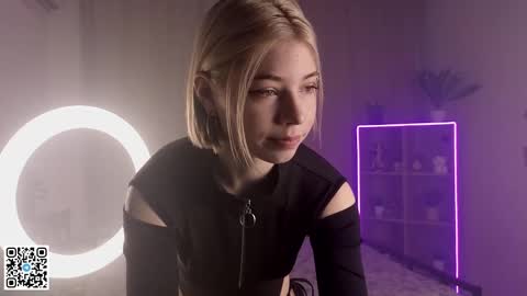 Snapshot of falinegelling chatting on February 2, 4:15 am Emilia online show from February 2, 4:15 am