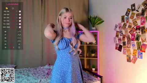 Snapshot of falinegelling chatting on February 10, 4:08 am Emilia online show from February 10, 4:08 am