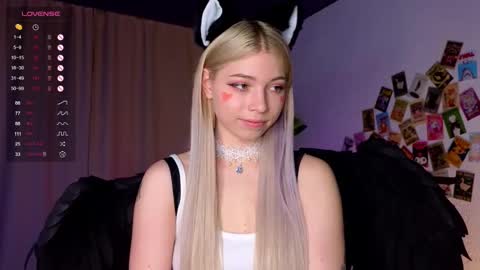 Snapshot of falinegelling chatting on February 14, 4:15 am Emilia online show from February 14, 4:15 am