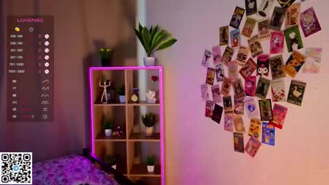 Snapshot of falinegelling chatting on February 16, 10:21 am Emilia online show from February 16, 10:21 am