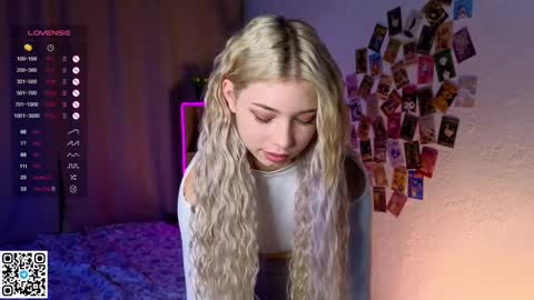 Snapshot of falinegelling chatting on February 19, 4:12 am Emilia online show from February 19, 4:12 am