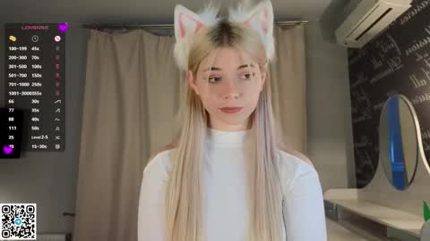 Snapshot of falinegelling chatting on February 26, 4:14 am Emilia online show from February 26, 4:14 am