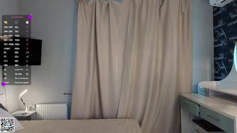 Snapshot of falinegelling chatting on March 1, 10:24 am Emilia online show from March 1, 10:24 am