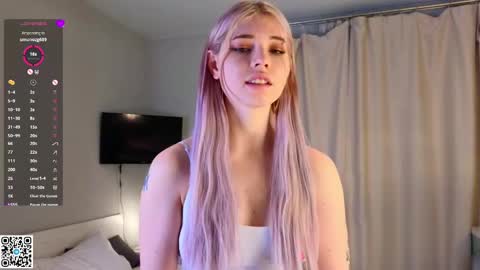 Snapshot of falinegelling chatting on March 3, 4:03 am Emilia online show from March 3, 4:03 am