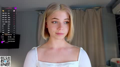 Snapshot of falinegelling chatting on March 9, 1:37 pm Emilia online show from March 9, 1:37 pm