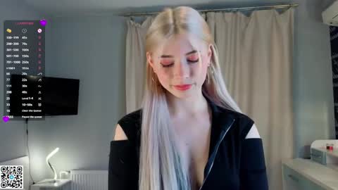 Snapshot of falinegelling chatting on March 11, 4:10 am Emilia online show from March 11, 4:10 am