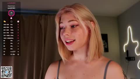 Snapshot of falinegelling chatting on September 10, 4:12 am Emilia online show from September 10, 4:12 am