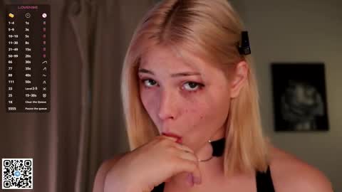 Snapshot of falinegelling chatting on September 15, 4:23 am Emilia online show from September 15, 4:23 am