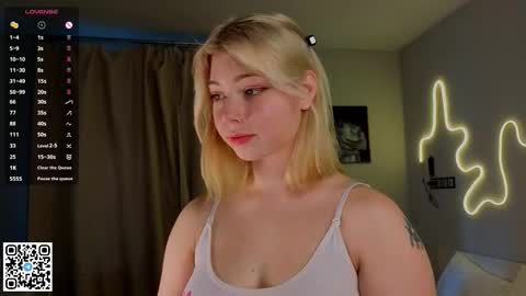 Snapshot of falinegelling chatting on September 30, 4:17 am Emilia online show from September 30, 4:17 am