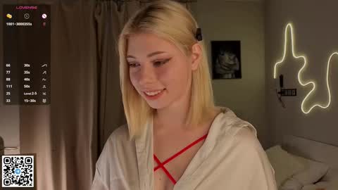 Snapshot of falinegelling chatting on October 3, 4:09 am Emilia online show from October 3, 4:09 am