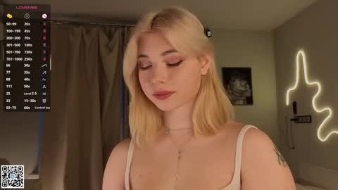 Snapshot of falinegelling chatting on November 2, 4:26 am Emilia online show from November 2, 4:26 am