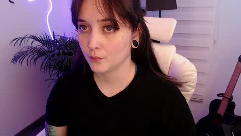 Snapshot of fallenag__ chatting on April 6, 1:25 am OF fallenag 1 online show from April 6, 1:25 am