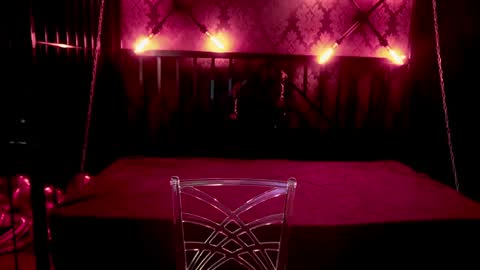 famousemuse online show from April 17, 12:30 pm