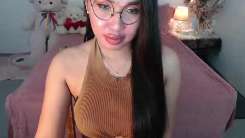 Layla online show from January 8, 11:32 am