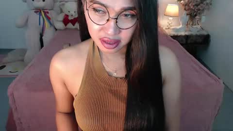 Layla online show from February 5, 4:14 pm