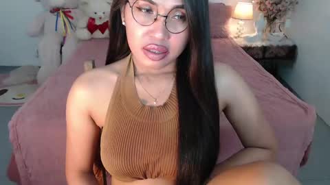 Layla online show from February 6, 6:13 pm