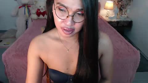 Layla online show from February 17, 6:53 am