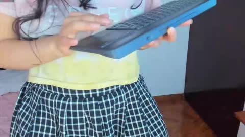 Snapshot of fantastic_asians2 chatting on February 5, 9:08 pm Ale online show from February 5, 9:08 pm