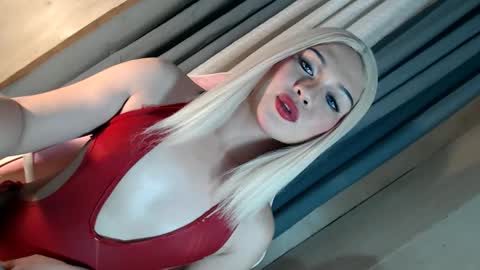 Snapshot of fantasticcock69_daniella chatting on December 18, 12:22 pm DANIELLA - DONT FORGET TO GIVE ME A THUMBSU UP online show from December 18, 12:22 pm