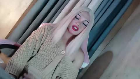 Snapshot of fantasticcock69_daniella chatting on February 5, 12:04 am DANIELLA - DONT FORGET TO GIVE ME A THUMBSU UP online show from February 5, 12:04 am