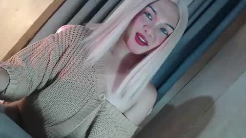 Snapshot of fantasticcock69_daniella chatting on February 7, 11:19 pm DANIELLA - DONT FORGET TO GIVE ME A THUMBSU UP online show from February 7, 11:19 pm