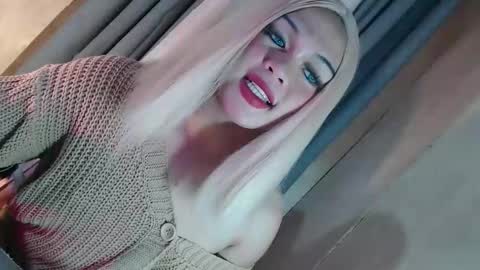 DANIELLA - DONT FORGET TO GIVE ME A THUMBSU UP online show from February 25, 5:39 am