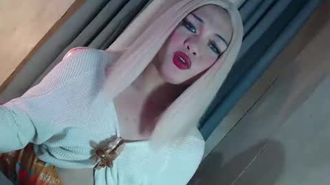 DANIELLA - DONT FORGET TO GIVE ME A THUMBSU UP online show from March 1, 6:26 am