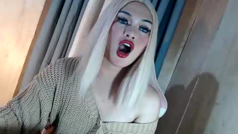 DANIELLA - DONT FORGET TO GIVE ME A THUMBSU UP online show from May 11, 10:21 am